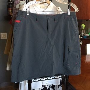Sporty dark gray skirt with shorts liner